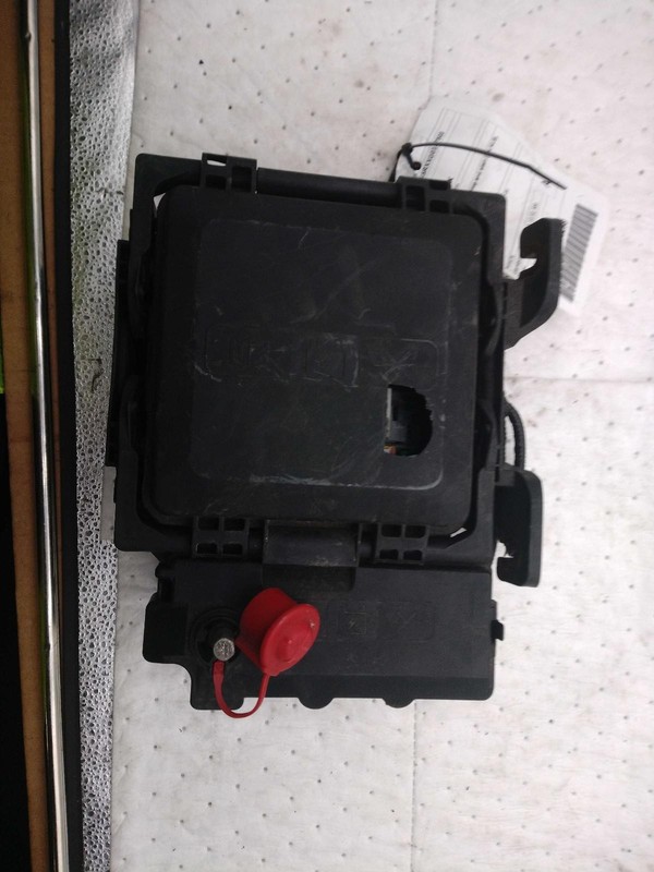 2016 Cadillac ATS Fuse Box OEM Blue 23302493 Used with Crack in Cover