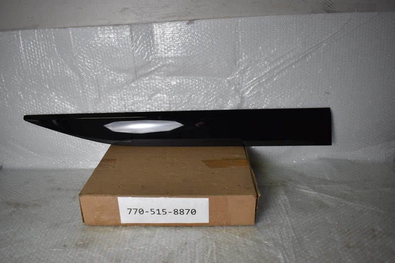 2021-2025 Porshe Macan Front Right side door molding trim OEM 95C837900H