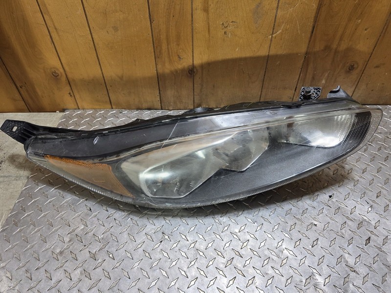 2014-2019 Ford Fiesta Passenger Right Headlight Head Lamp Oem Tested