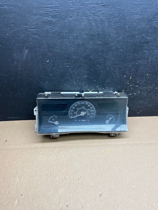 2003 2004 Lincoln Town Car Speedometer Gauge Cluster t4368 DG