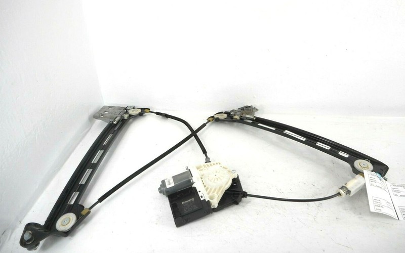 Volkswagen CC Front Door Window Regulator Passenger Right OEM 2009-2017