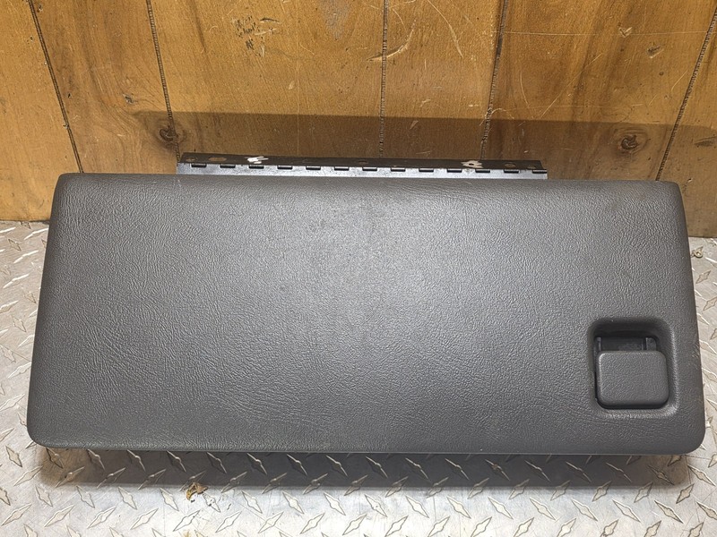 2003-2007 Chevrolet Silverado Glove Box Assembly Tested Oem Pewter Dark