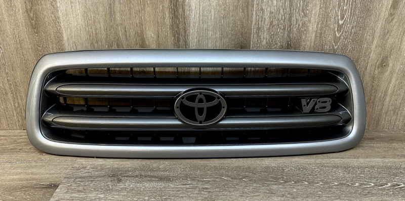 2001-2005 TOYOTA SEQUOIA GRILLE OEM PART# 53100-0C030