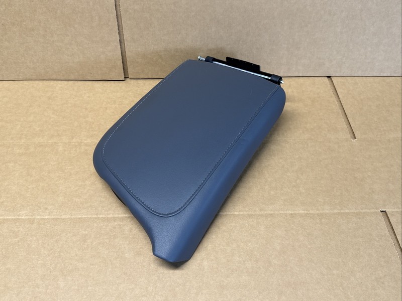 2018-2024 Buick Enclave Center Console Lid Cover Top Arm Rest Armrest Gray