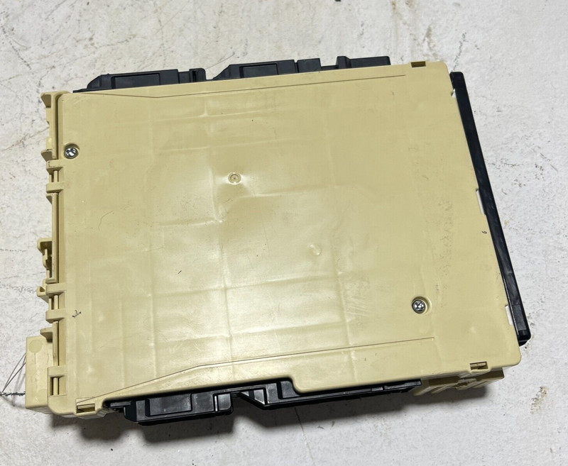 2018 Toyota Camry XLE 2.5L Multiplex Fuse Relay Junction Block Module OEM