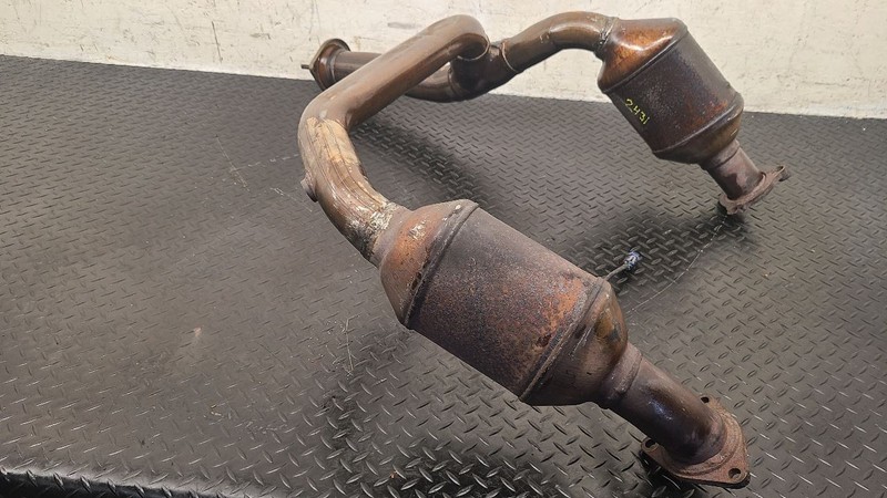 07-08 GMC Yukon Exhaust Manifold Converter Pipe Assembly OEM 19418932