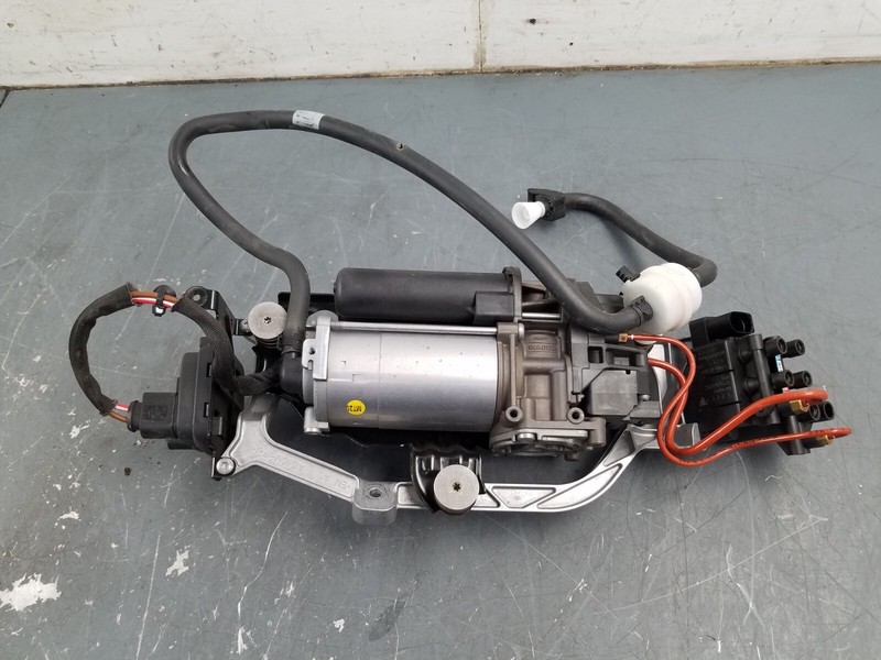 2020 Porsche Taycan Turbo S Air Ride Suspension Compressor / Valve #1618 S5