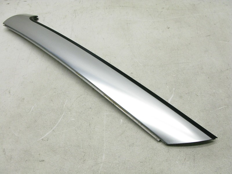 02-09 AUDI B7 A4 S4 RS4 CONVERTIBLE FRONT RIGHT PASSENGER WINDSHIELD TRIM 111020