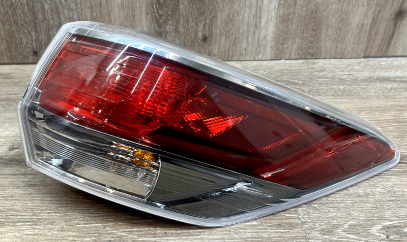 2017-2019Toyota Highlander RH Tail Light Lamp ASSY OEM