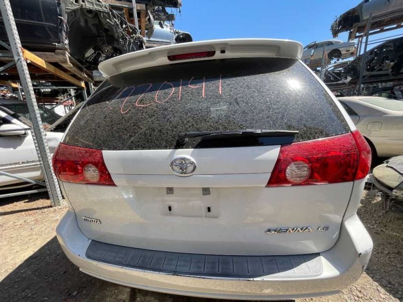 04-10 TOYOTA SIENNA LE REAR BUMPER WITHOUT PARK ASSIST WHT-056 SCRATCHES