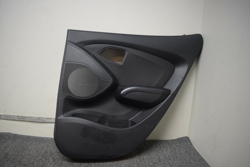 2011-2016 HYUNDAI TUSCON RIGHT SIDE REAR INTERIOR DOOR FACTORY OEM