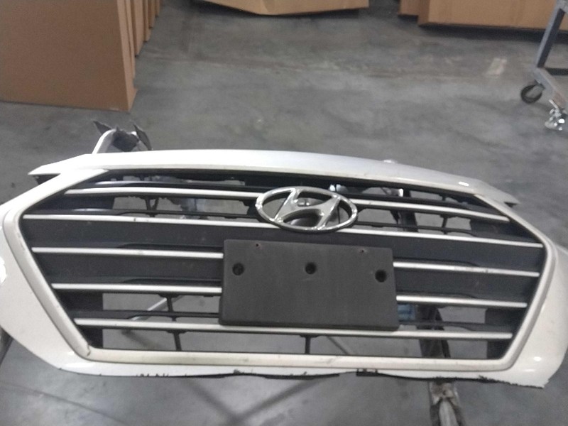 2018 Hyundai Elantra OEM Silver Grille 86350F2100 Used 125K Miles