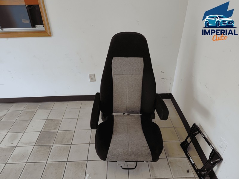 FREIGHTLINER CASCADIA FRONT RIGHT PASSENGER SIDE SEAT ASSEMBLY OEM 2018-2024