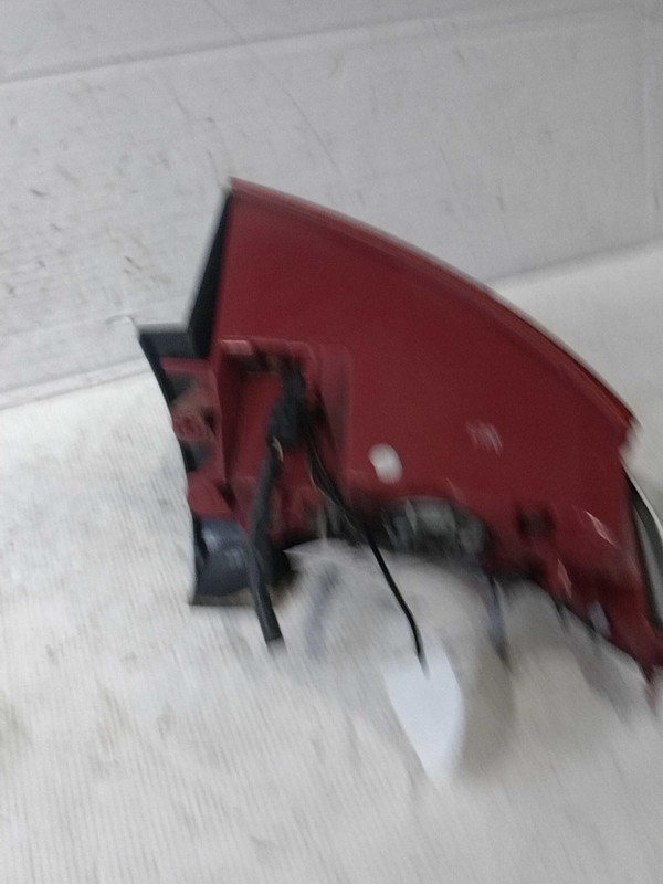 2018 KIA Stinger Right Tail Light Assembly Silver Incandescent 644804