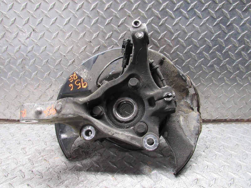 10 - 16 BUCK LACROSSE RIGHT PASSENGER FRONT SPINDLE KNUCKLE CHASSIS OPT GNA