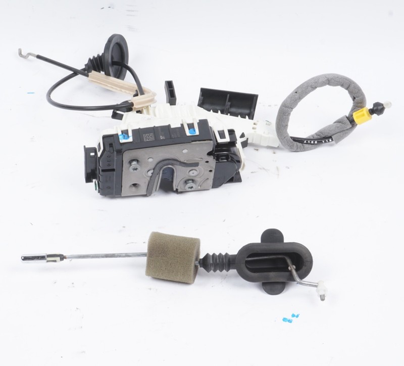 10-17 Mercedes W207 E550 E350 Front Right Side Door Lock Latch Actuator OEM