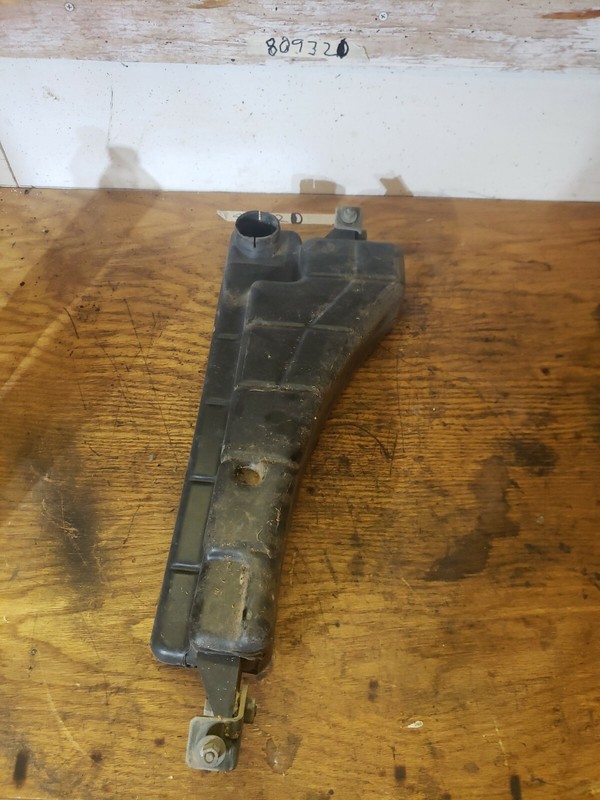 90 - 95 Nissan Pathfinder Pickup 3.0L Air Resonator Chamber 16585-88G00