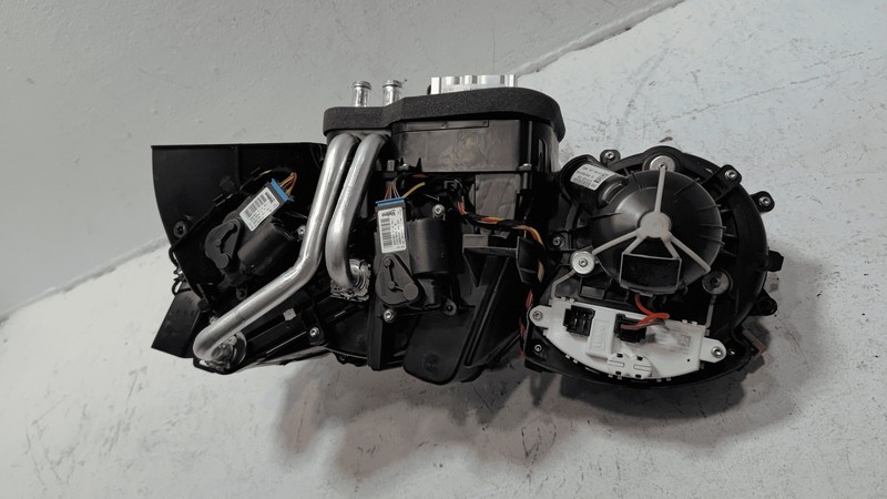 VOLKSWAGEN ATLAS REAR HVAC AC CLIMATE HEATER BLOWER HOUSING 2018 - 2025 OEM