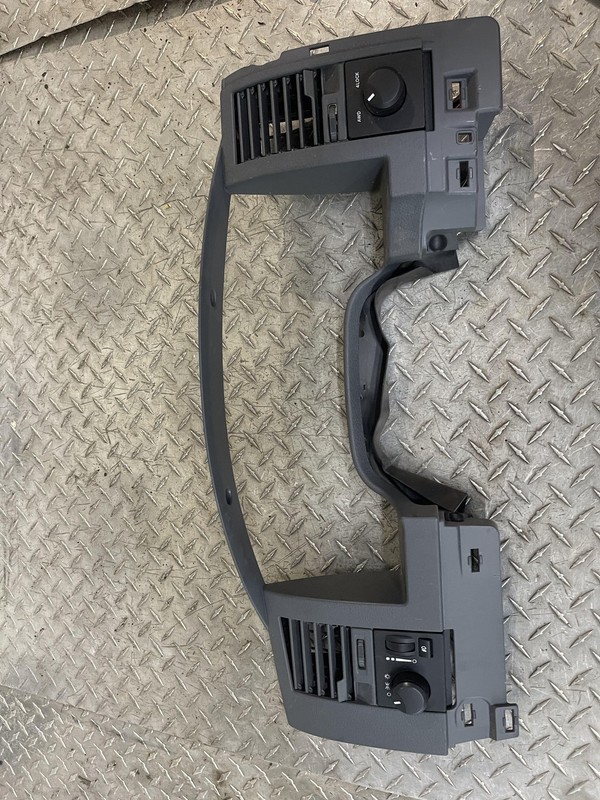 2004-2006 Dodge Durango Interior Dash Speedometer Trim Bezel Panel