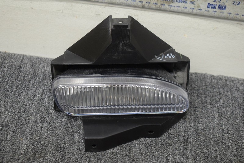 1999-2004 FORD MUSTANG RIGHT SIDE FOG LIGHT FACTORY OEM
