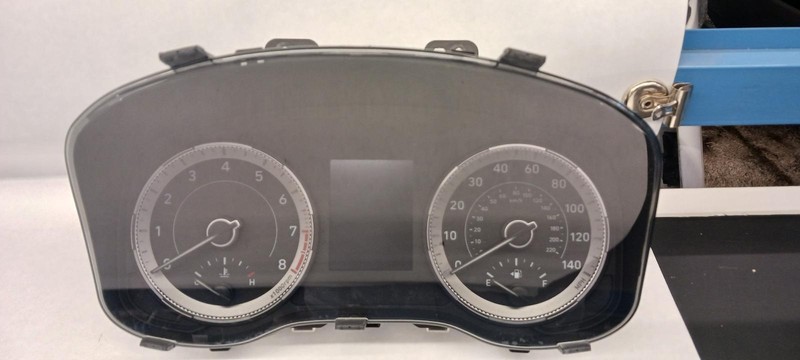 20-'22 HYUNDAI VENUE Speedometer cluster 13k miles OEM