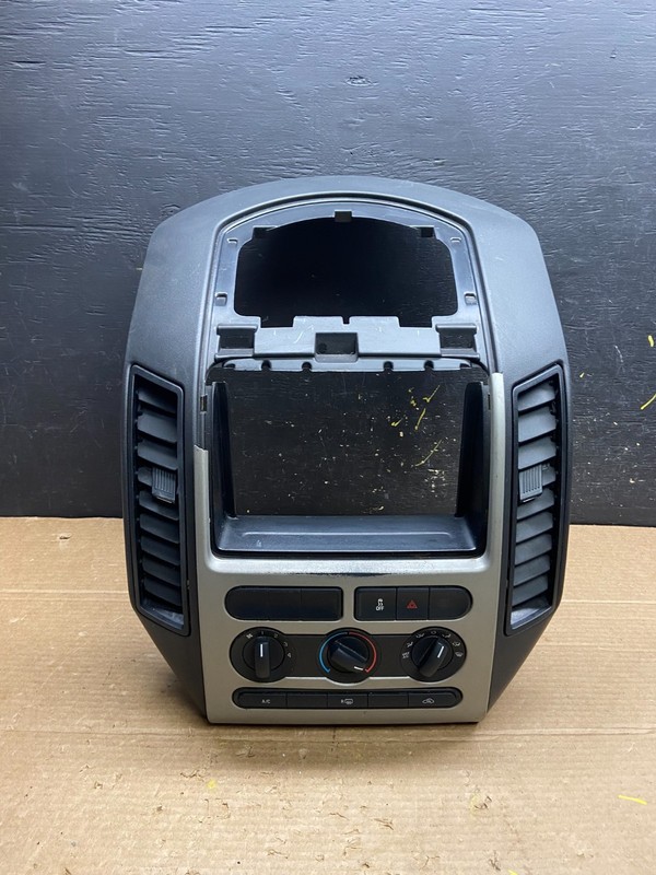2007 - 2010 Ford Edge Heater Climate Control Radio Control Dash Bezel w1796 DG