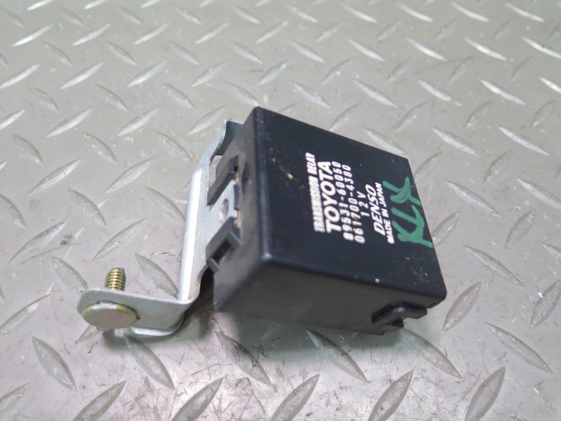 1998-2007 LEXUS UZJ100L LX470 TRANSMISSION RELAY CONTROL MODULE 89531-60050