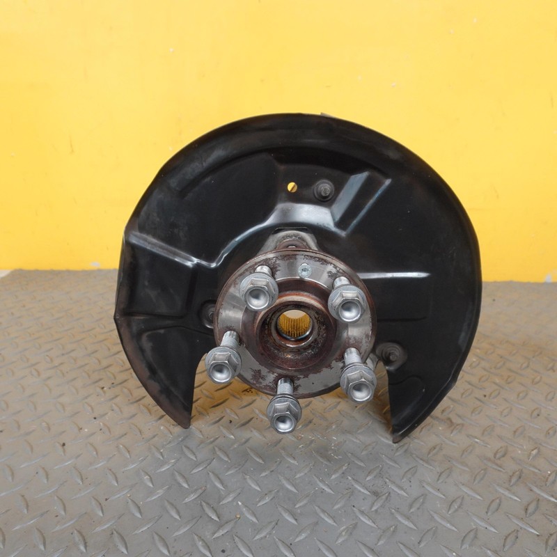 2019-2022 VOLVO XC40 FRONT RIGHT PASSENGER SIDE SPINDLE KNUCKLE HUB OEM 32221857