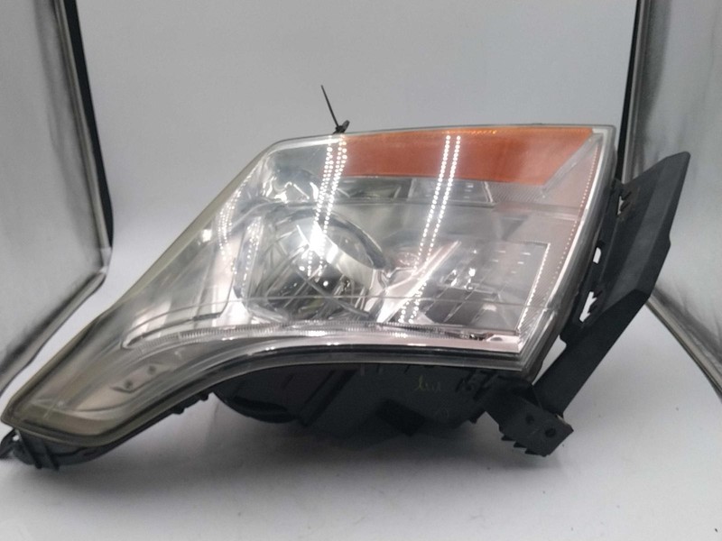 2015 Cadillac SRX Right Headlight Assembly White OEM 56289 Used 110K Miles