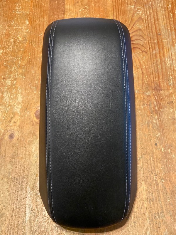 14-20 JEEP CHEROKEE CENTER CONSOLE ARMREST ARM REST LID TOP LEATHER BLACK P7X9