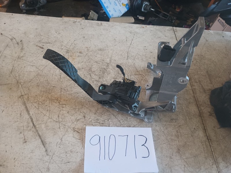 2003-2009 Audi S4 B6 B7 8E Pedal Assembly 8E1721117A OEM