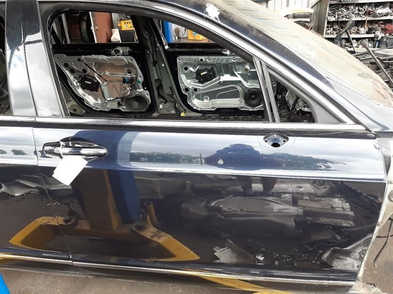 06-11 Bentley Flying Spur Sedan Right Front Door Shell Notes*