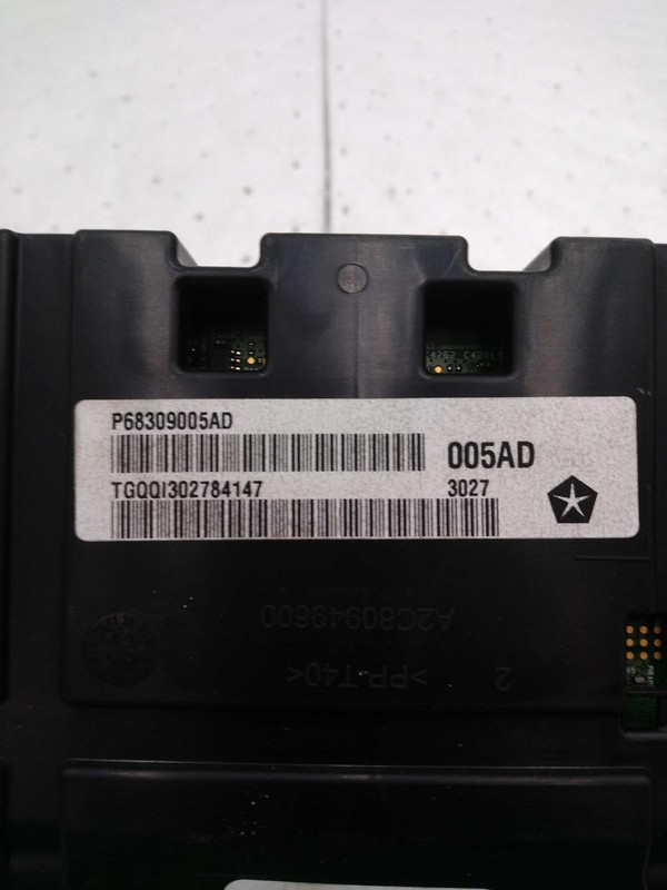 2018 Jeep Cherokee Speedometer Gauge Black OEM 68309005AD 107K Miles