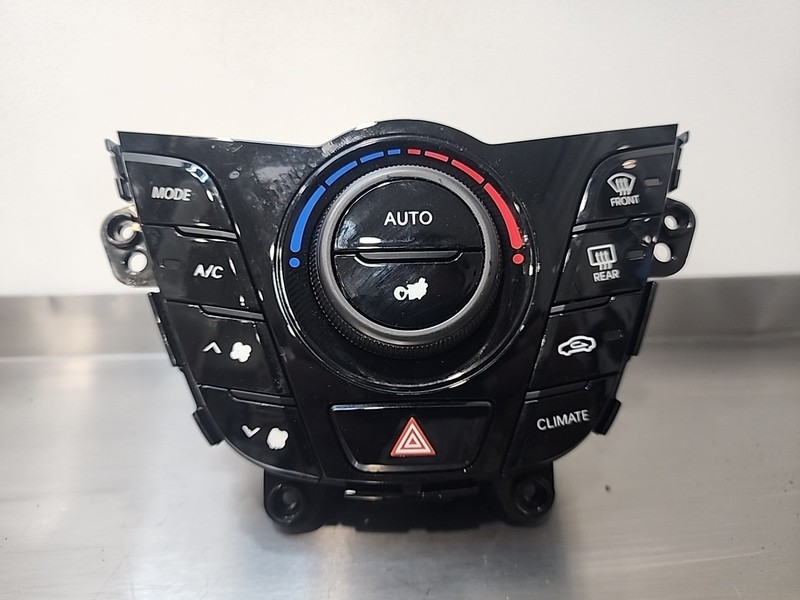 OE 12 - 2017 Hyundai Veloster AC Heater Temperature Climate Control 97250-2V390