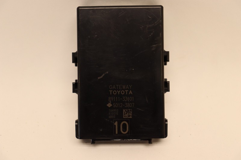 2016-2018 TOYOTA AVALON RIGHT DASH NETWORK GATEWAY CONTROL MODULE UNIT OEM