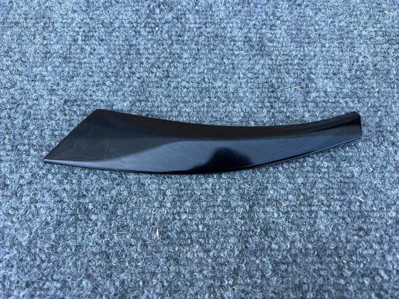 FORD MUSTANG MACH-E 21-26 OEM REAR RIGHT RH QUARTER GLASS WINDOW TRIM MOLDING