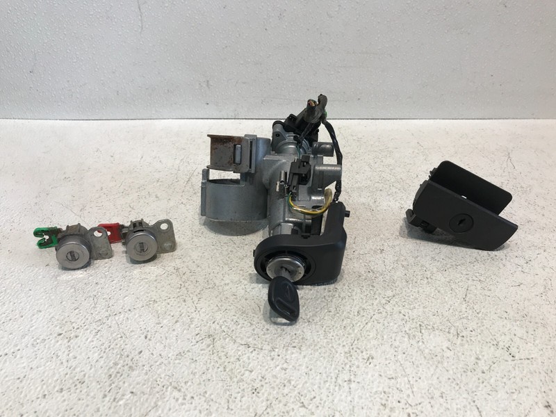 2007 Pontiac Solstice Ignition Key Door Glove box Lock Automatic Set Tested OEM