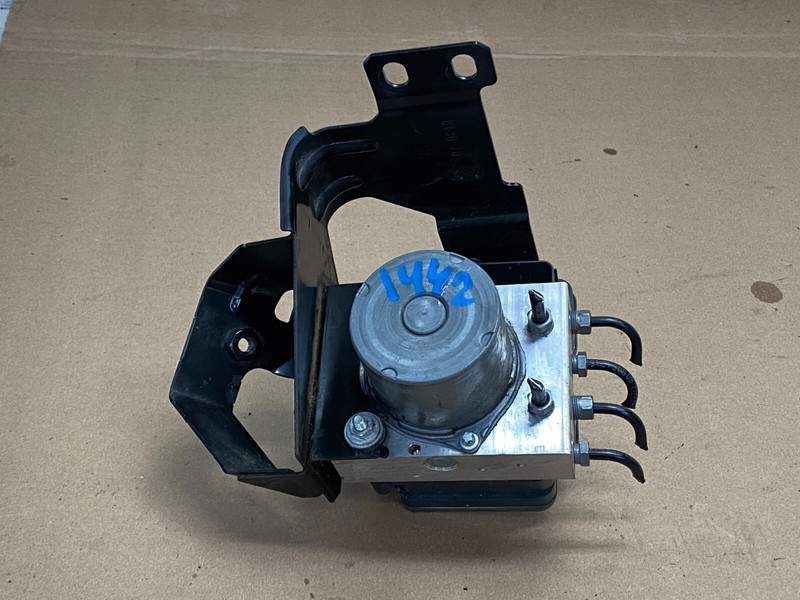 2017 2018 Maserati Levante ABS Anti Lock Brake Pump Module Unit 1442 OEM