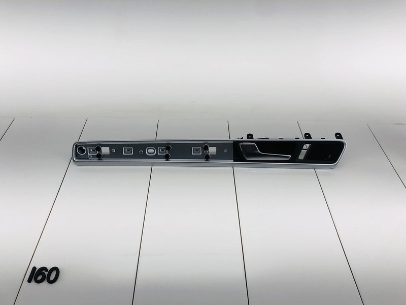11-13 VOLKSWAGEN TOUAREG REAR LEFT INTERIOR DOOR HANDLE W/ BEZEL & SPEAKER OEM