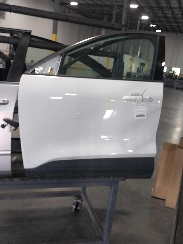2020 Ford Escape Left Door White Used with Dents & Scratches 699290