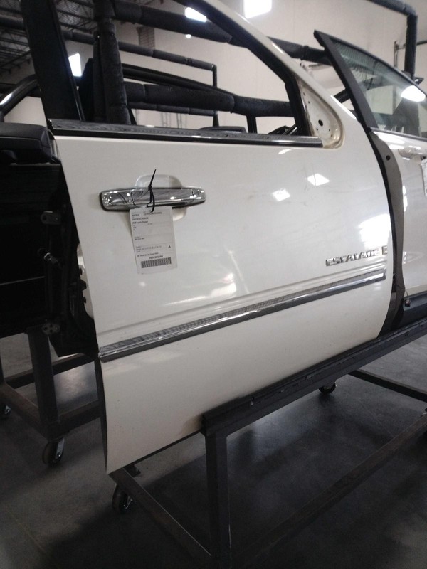 2007 Cadillac Escalade Right Door White 68986 Light Scratch 184K Miles