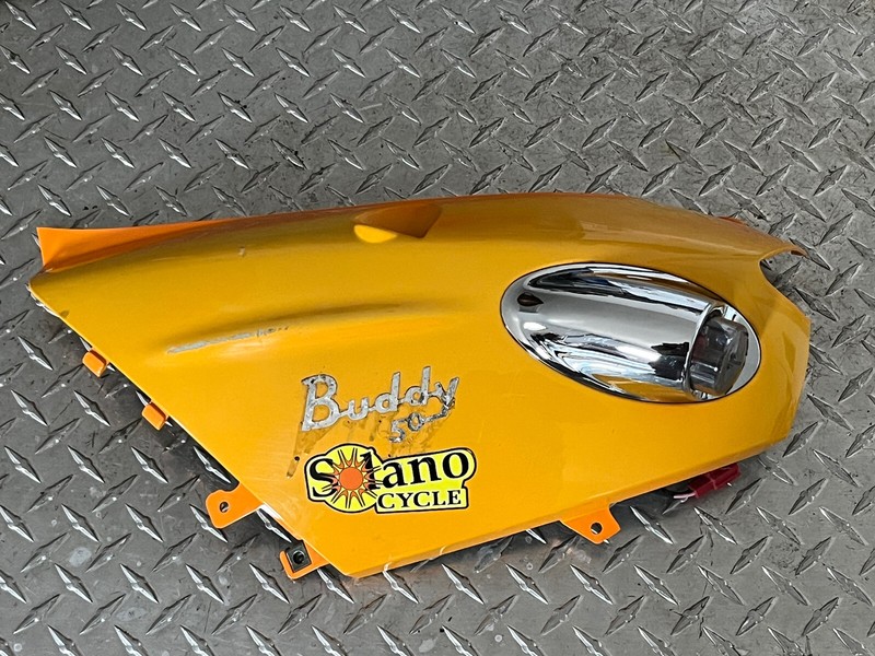 22 Genuine Scooter Co. Buddy 50 Rear Back Tail Left Side cover fairing panel