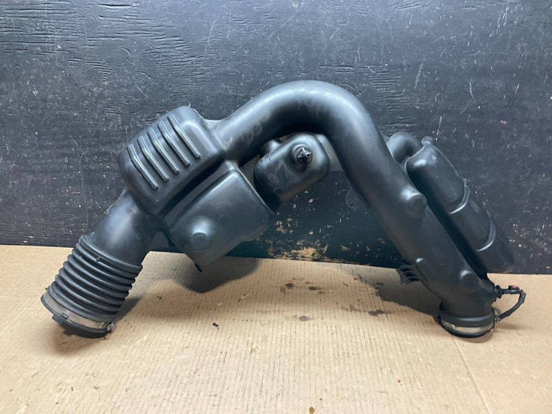 2014 - 2015 Dodge Durango 3.6L Resonator Air Intake Tube y9546 DG