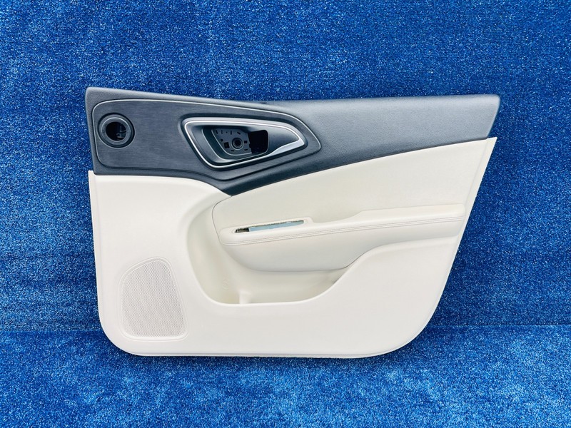 2015-2017 CHRYSLER 200 FRONT RIGHT DOOR PANEL OEM