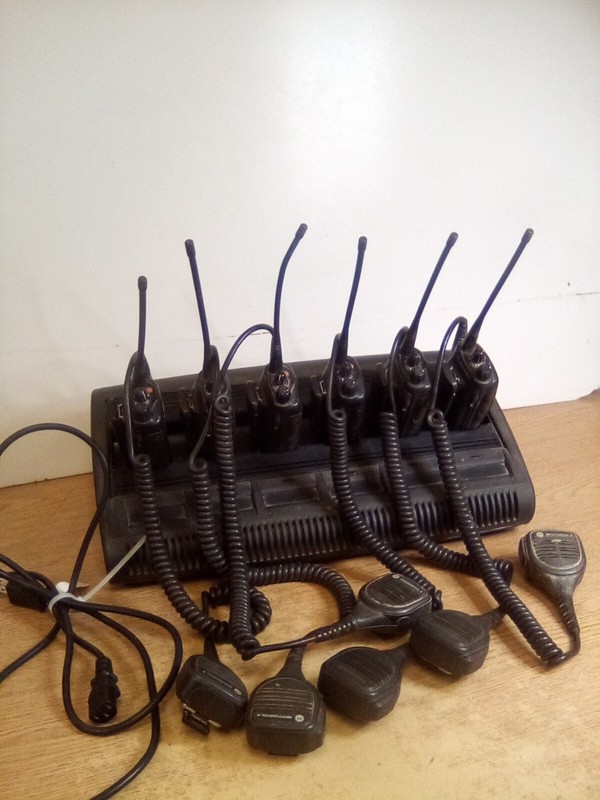 Motorola WPLN4197A 6 Port Charging Station W/ 6 Motorola AAH25SDC9AA3AN