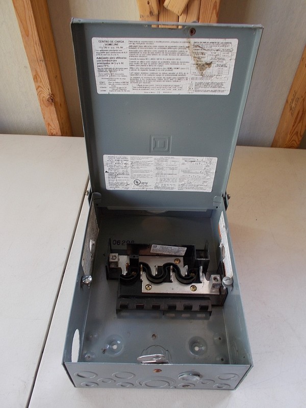 Square D HomeLine Load Center HOM612L100RB Series 802 *FREE SHIPPING*