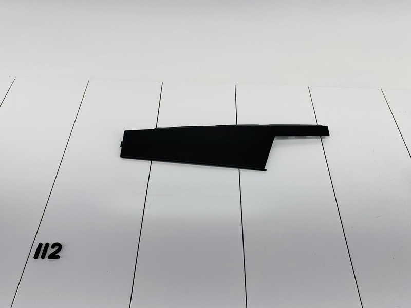 15-18 JEEP RENEGADE REAR RIGHT SIDE REARWARD DOOR WINDOW MOLDING COVER OEM