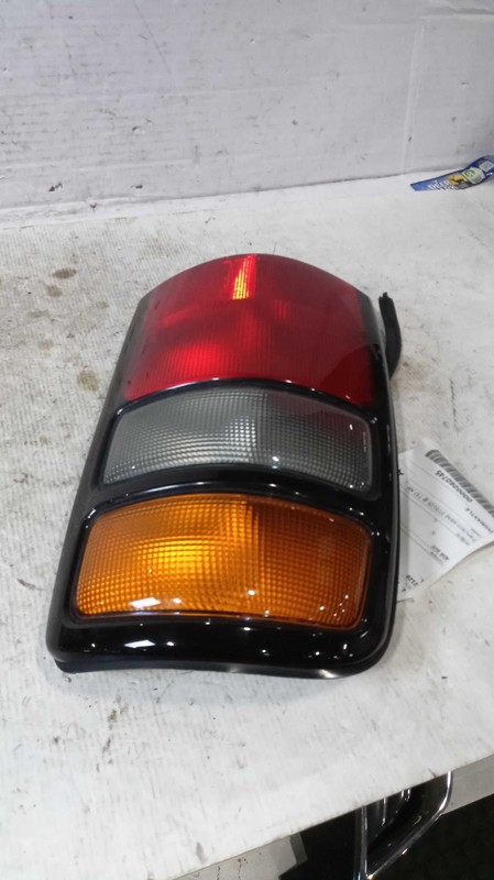 2005 GMC Yukon Left Tail Light Assembly Black OEM 433147 Used 164K Miles