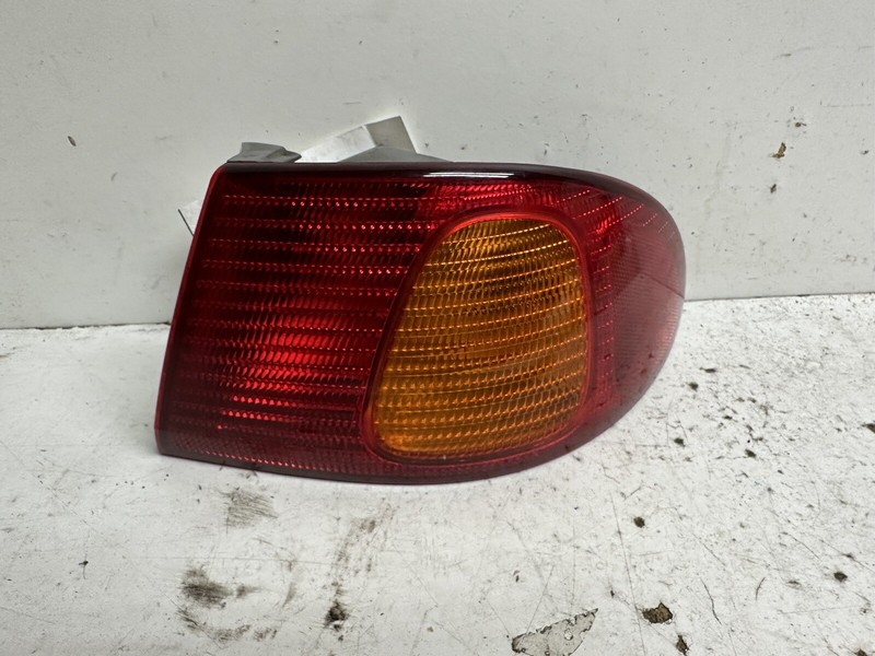 1998-2002 Toyota Corolla Right Passenger Tail Light Lamp Taillight Taillamp Oem