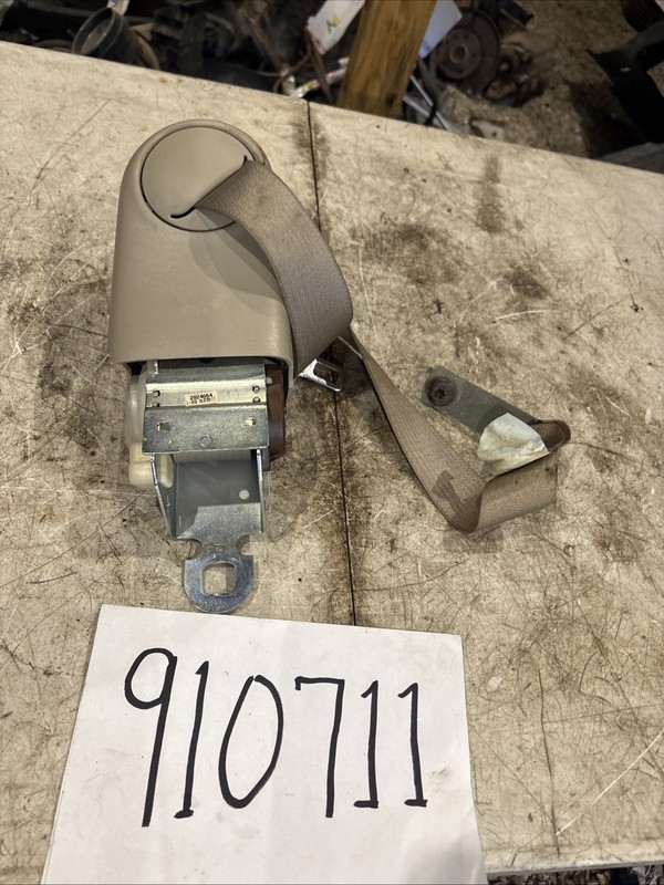2006 - 2011 Cadillac DTS Right Rear Seat Belt